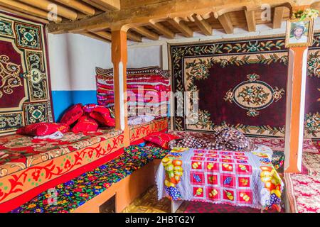 JIZEV, TADJIKISTAN - 17 MAI 2018 : intérieur à Jizeu Jizev ou village de Jisev dans les montagnes de Pamir, Tadjikistan Banque D'Images