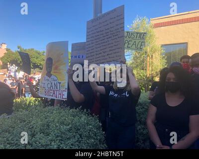 Des manifestants masqués ont manifesté contre une manifestation de Black Lives Matter (BLM) en Californie au milieu de la pandémie de COVID-19.3 juin 2020 Banque D'Images