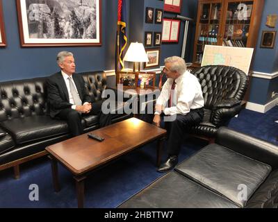 Le président de la Réserve fédérale, Jerome Powell, avec le député David Schweikert ca.6 septembre 2018 Banque D'Images