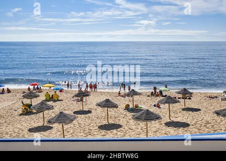 Praia do Norte (plage nord) Ericeira en été.Portugal Banque D'Images