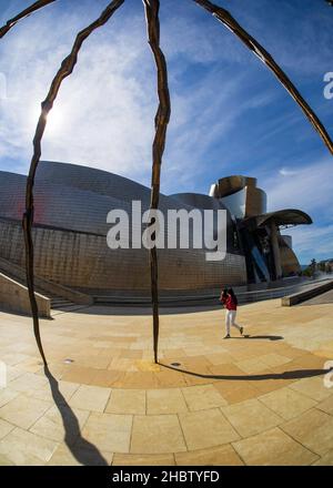 Bilbao, pays basque, Espagne.Septembre 2017.Mamman, la sculpture d'une araignée de l'artiste Louise Bourgeois, devant le Musée d'Art Banque D'Images