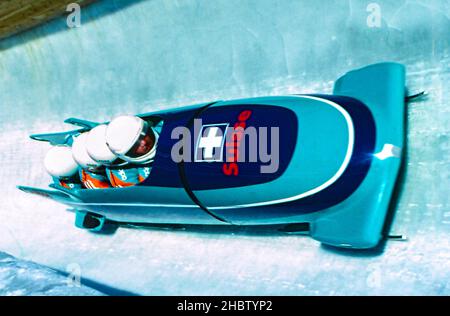 L'homme Swiss-2 4 a fait un bobsleigh lors de la course d'entraînement aux Jeux Olympiques d'hiver de 1994. Banque D'Images