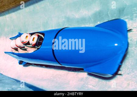 L'homme German-2 4 a fait un bobsleigh pendant la course d'entraînement aux Jeux Olympiques d'hiver de 1994. Banque D'Images