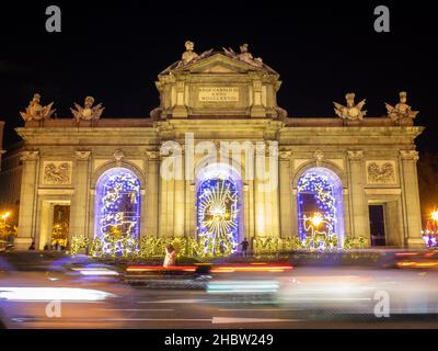 Arche Puerta de Alcala décorée pour Noël, Madrid Banque D'Images