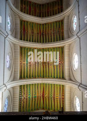 Cathédrale d'Almudena, plafond de la nef principale, Madrid Banque D'Images