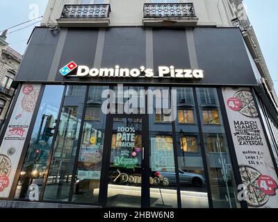 Bruxelles, Belgique.15th décembre 2021.Un arrêt Domino's Pizza à Bruxelles, Belgique, le 15 décembre 2021.(Photo de Samuel Rigelhaupt/Sipa USA) crédit: SIPA USA/Alay Live News Banque D'Images