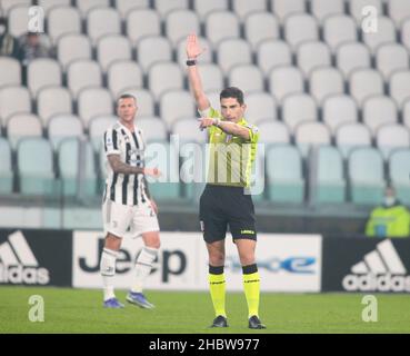 Refree pendant le championnat italien Serie Un match de football entre Juventus FC et Cagliari Calcio le 21 décembre 2021 au stade Allianz à Turin, Italie - photo Nderim Kacili / DPPI Banque D'Images