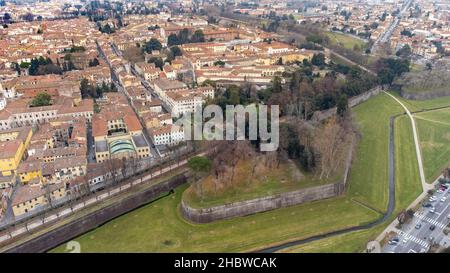 Remparts de la ville, Lucques, Italie Banque D'Images