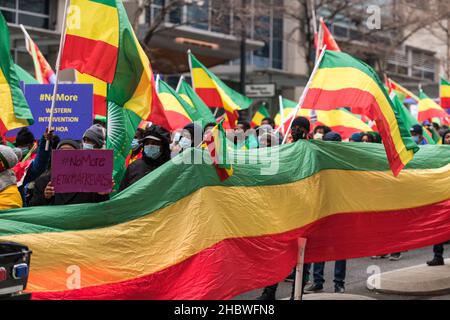 Seattle, États-Unis, 11th décembre 2021.Les manifestants de Seattle prennent la rue pour exiger une intervention internationale pour mettre fin à la guerre du Tigray.Des milliers de civils ont été tués et d'innombrables ont besoin d'aide.Les manifestants demandent à l'administration Biden d'intervenir.Crédit : James Anderson/Alay Live News Banque D'Images