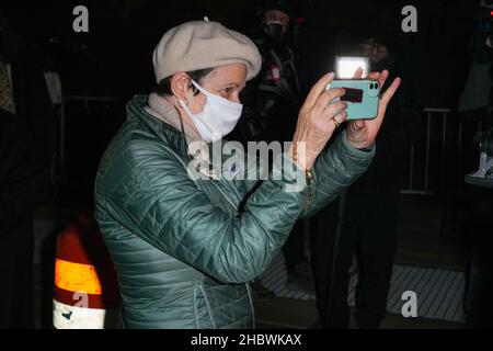 New York, États-Unis.21st décembre 2021.Isabel Maxwell, sœur de Ghislaine Maxwell, quitte le palais de justice des États-Unis Thurgood Marshall à Manhattan alors que le jury délibère à New York.Ghislaine Maxwell, âgée de 59 ans, est accusée d'aider le financier Jeffrey Epstein à recruter et à maltraiter sexuellement quatre jeunes filles pendant des années.S'il est condamné, la socialite britannique pourrait faire face à 80 ans de prison.Crédit : SOPA Images Limited/Alamy Live News Banque D'Images