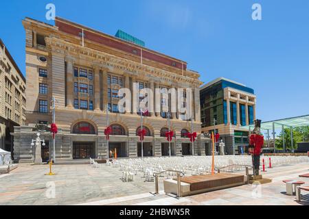 Le bâtiment Commonwealth of Australia, construit en 1930-33, est maintenant un magasin H&M, quartier des affaires de Perth, Australie occidentale, Australie occidentale Banque D'Images