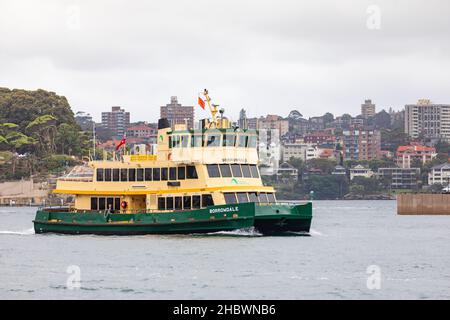 Ferry de Sydney Borrowdale sur le port de Sydney se déplaçant entre les quais de ferry, Sydney, Australie Banque D'Images