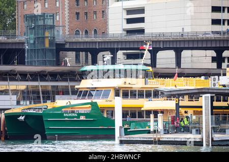 Ferry de classe Emeraude le MV Balmoral au quai circulaire du quai de ferry de quai, centre-ville de Sydney, nsw, australie Banque D'Images