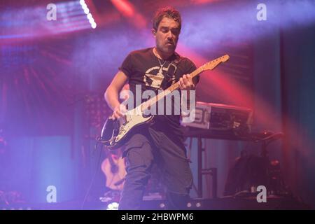 Bologne, Italie.21st décembre 2021.Après la grande fête à l'Arena de Vérone où il a célébré ses 30 ans de carrière, Marco Masini s'est rendu au Théâtre EuropAuditorium de Bologne pour un concert où il a chanté ses plus grands succès.(Photo de Carlo Vergani/Pacific Press) crédit: Pacific Press Media production Corp./Alay Live News Banque D'Images