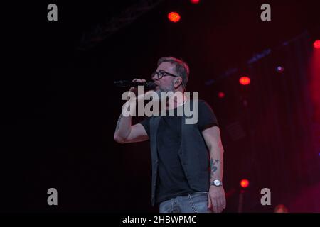 Bologne, Italie.21st décembre 2021.Après la grande fête à l'Arena de Vérone où il a célébré ses 30 ans de carrière, Marco Masini s'est rendu au Théâtre EuropAuditorium de Bologne pour un concert où il a chanté ses plus grands succès.(Photo de Carlo Vergani/Pacific Press) crédit: Pacific Press Media production Corp./Alay Live News Banque D'Images