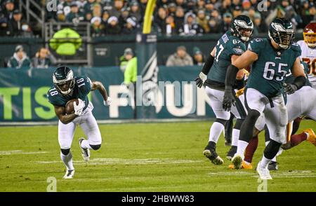 Philadelphie, Pennsylvanie, États-Unis.21st décembre 2021.21 décembre 2021, Philadelphie PA- Eagles JALEN REAGOR WR (18) en action pendant le match contre le WFT à Lincoln Financial Field (Credit image: © Ricky Fitchett/ZUMA Press Wire) Banque D'Images