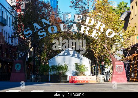 San Pedro Square arche de porte à l'entrée d'un quartier historique - San Jose, Californie, Etats-Unis - 2021 Banque D'Images