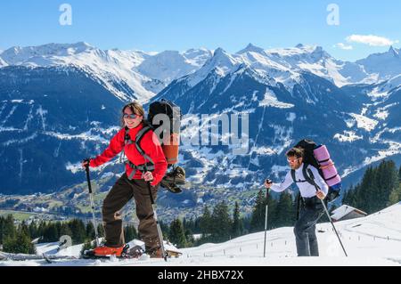 Excursion en ski dans un magnifique paysage de montagne à Montafon Banque D'Images