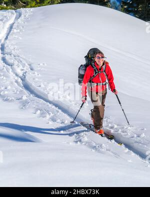 Excursion en ski dans un magnifique paysage de montagne à Montafon Banque D'Images