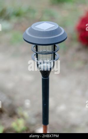 Petite lumière de jardin solaire décorative.Jardin.Lanterne solaire.Foyer sélectif Banque D'Images