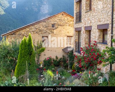 Les 'bordas' sont des maisons en pierre typiques des Pyrénées Banque D'Images