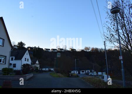 Place centrale à Virneburg au parking Banque D'Images