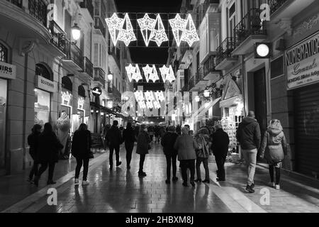 Malaga, Noël 2021, rue piétonne dans le centre-ville.Andalousie, Espagne. Banque D'Images