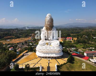 Le pittoresque Wat Huay Pla Kang dans le district de Chiang Rai en Thaïlande Banque D'Images