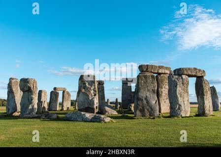 Stonehenge ancien monument à un jour ensoleillé 2021 Banque D'Images