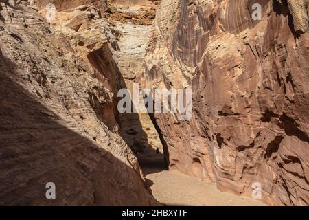 Little Wild Horse Canyon est une belle fente du sud-ouest qui traverse la houle de San Rafael près du parc national de Goblin Valley dans l'Utah Banque D'Images