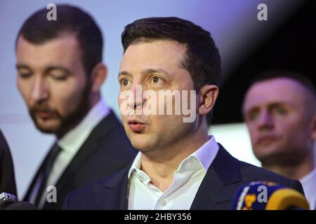 HUTA, UKRAINE - le 21 DÉCEMBRE 2021 - le Président de l'Ukraine, Volodymyr Zelenskyy, s'adresse à la presse en marge de la Conférence des ambassadeurs de Banque D'Images