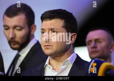 HUTA, UKRAINE - le 21 DÉCEMBRE 2021 - le Président de l'Ukraine, Volodymyr Zelenskyy, s'adresse à la presse en marge de la Conférence des ambassadeurs de Banque D'Images