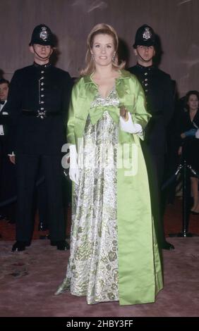 Photo du dossier datée du 16/12/1968 de Sally Ann Howes, décédée à l'âge de 91 ans, prise en photo à la première mondiale royale du film 'Chitty Chitty Bang Bang' à l'Odeon, Leicester Square, Londres.Date de publication : le mercredi 22 décembre 2021. Banque D'Images