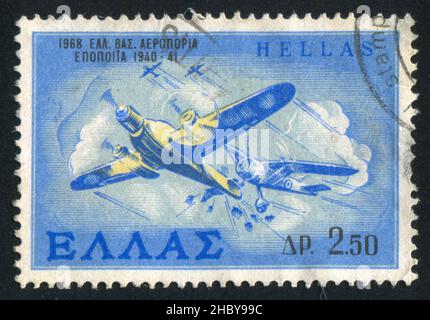 GRÈCE - VERS 1968: Timbre imprimé par la Grèce, montre le pilote de l'armée de l'air grecque qui a fait un avion ennemi au-dessus de Langada, vers 1968 Banque D'Images