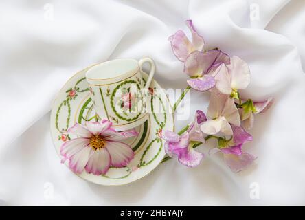 tasses à café et fleurs Banque D'Images