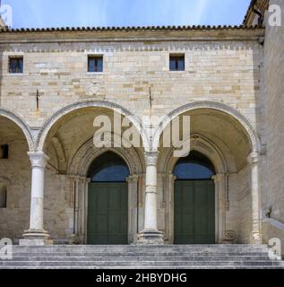 Portail de la Cathédrale de San Leopardo, Osimo, province d'Ancône, Italie Banque D'Images