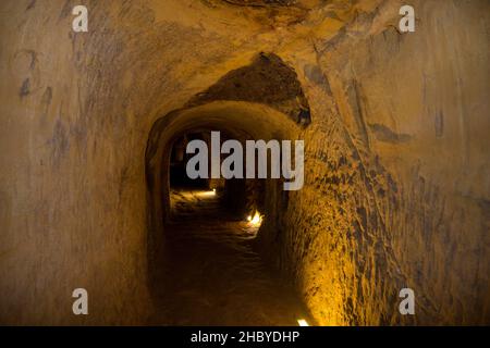 Passage en grès de la Grotte del Cantinone, Osimo, province d'Ancona, Italie Banque D'Images