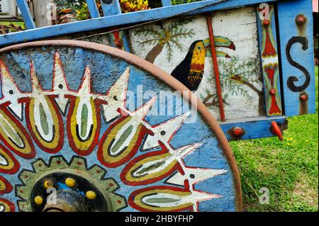 Chariot à boeuf coloré typique, Monte-Vert, province d'Alajuela, Costa Rica, Amérique centrale Banque D'Images