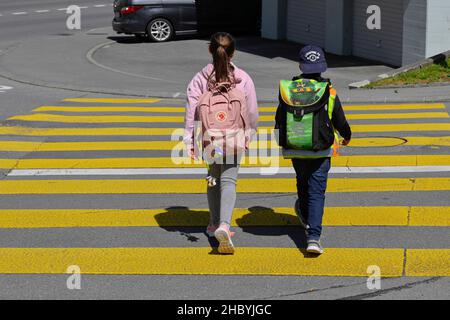 Allée piétonne pour enfants (IRM disponible) Banque D'Images