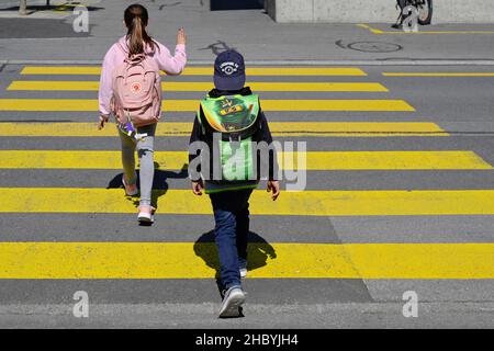 Allée piétonne pour enfants (IRM disponible) Banque D'Images