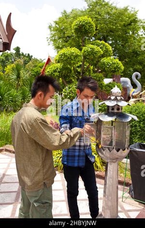 Pèlerins, site de pèlerinage de Wat Chalong, Phuket, Thaïlande Banque D'Images