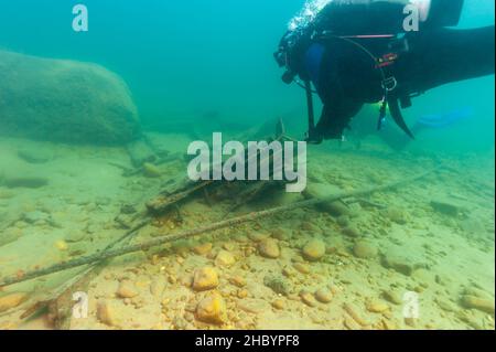Munising, MI -14 août 2021 : plongée sous-MARINE explorant l'épave du bateau à vapeur en bois Banque D'Images