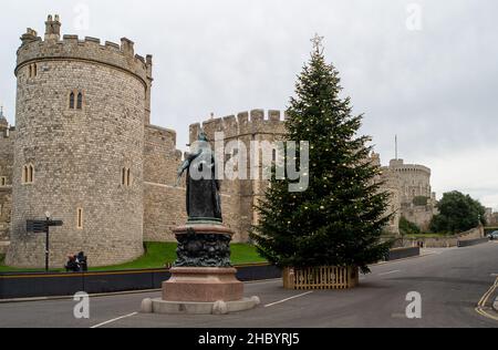 Windsor, Berkshire, Royaume-Uni.22nd décembre 2021.Sa Majesté la Reine ne sera pas de nouveau à Sandringham cette année et restera résidente au château de Windsor par mesure de précaution en raison de la pandémie Covid-19 et du nombre croissant de cas de la variante Omicron.Crédit : Maureen McLean/Alay Live News Banque D'Images