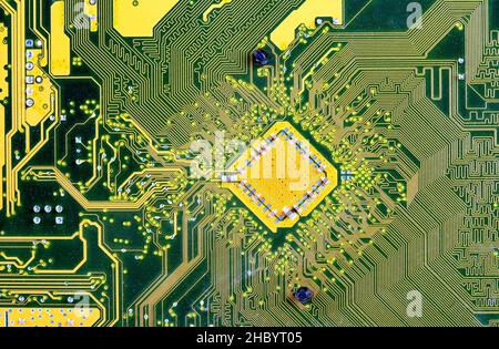 Carte de circuits imprimés jaune vert carte mère carte de circuits imprimés résumé texture de fond, toile de fond, détail de structure d'objet, gros plan extrême, personne.Technolog Banque D'Images