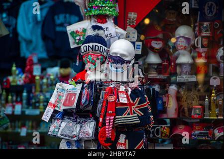 Windsor, Berkshire, Royaume-Uni.22nd décembre 2021.Masques de Noël à vendre à Windsor aujourd'hui.Crédit : Maureen McLean/Alay Live News Banque D'Images