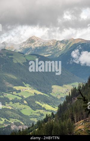 Vue depuis la vallée de Krimml dans le Haut Tauern, Autriche Banque D'Images