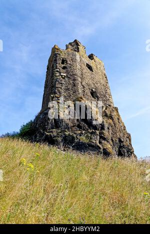 Vestiges du château de Dunure datant du 13th siècle, sur la côte d'Ayrshire, au sud d'Ayr, en Écosse, au Royaume-Uni.22nd de juillet 2021 Banque D'Images