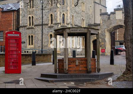 Windsor, Berkshire, Royaume-Uni.22nd décembre 2021.Sa Majesté la Reine ne sera pas de nouveau à Sandringham cette année et restera résidente au château de Windsor par mesure de précaution en raison de la pandémie Covid-19 et du nombre croissant de cas de la variante Omicron.Crédit : Maureen McLean/Alay Banque D'Images