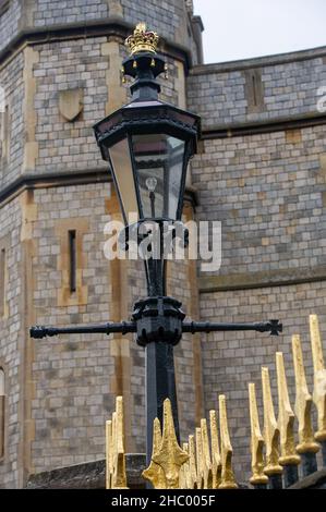 Windsor, Berkshire, Royaume-Uni.22nd décembre 2021.Château de Windsor.Sa Majesté la Reine ne sera pas de nouveau à Sandringham cette année et restera résidente au château de Windsor par mesure de précaution en raison de la pandémie Covid-19 et du nombre croissant de cas de la variante Omicron.Crédit : Maureen McLean/Alay Banque D'Images