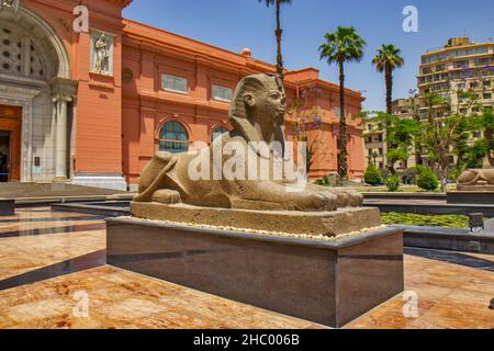 Vue sur le musée d'archéologie du Caire, Égypte Banque D'Images